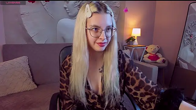 TiffanyPeachi online show from 03/25/26, 01:17