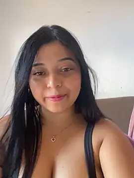 Snapshot of Emmily_hott chatting on 06/02/26, 06:43 Emmily hott online show from 06/02/26, 06:43
