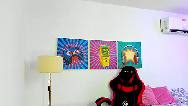 Snapshot of Thomas_walker14 chatting on 02/25/26, 12:37 Thomas walker14 online show from 02/25/26, 12:37