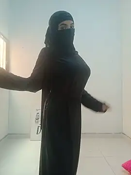 Snapshot of aminaa_ chatting on 07/15/26, 09:31 aminaa online show from 07/15/26, 09:31