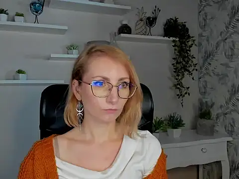 Snapshot of CinderellaMoon chatting on 02/19/26, 06:20 CinderellaMoon online show from 02/19/26, 06:20