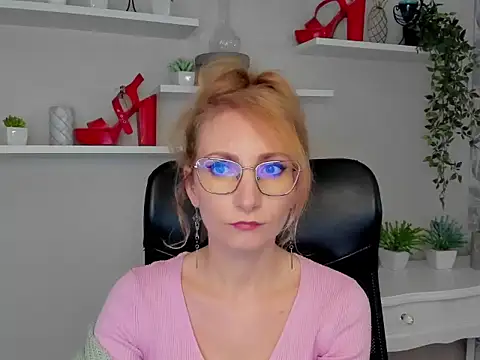 CinderellaMoon online show from 03/04/26, 06:19