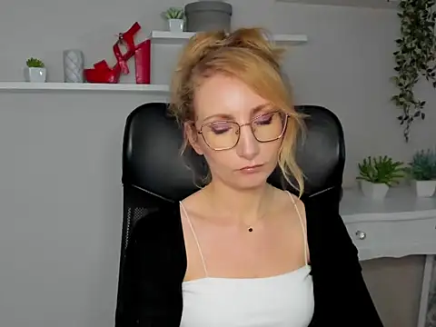 CinderellaMoon online show from 03/11/26, 06:30