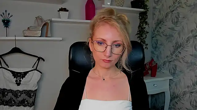 CinderellaMoon online show from 03/24/26, 06:29