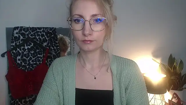 CinderellaMoon online show from 04/03/26, 05:27