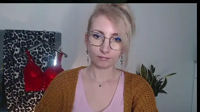 CinderellaMoon online show from 04/08/26, 05:29