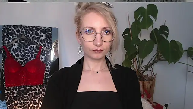 CinderellaMoon online show from 04/09/26, 05:29