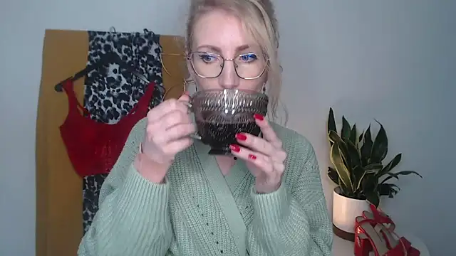 CinderellaMoon online show from 04/15/26, 05:25