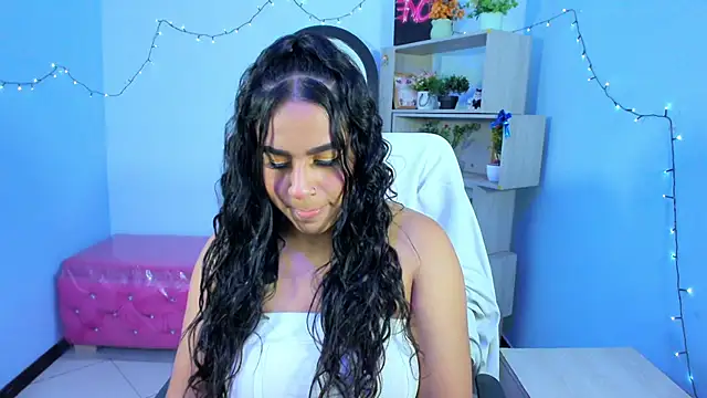 Snapshot of Scarlett_Moom chatting on 07/16/26, 04:07 Scarlett Moom online show from 07/16/26, 04:07