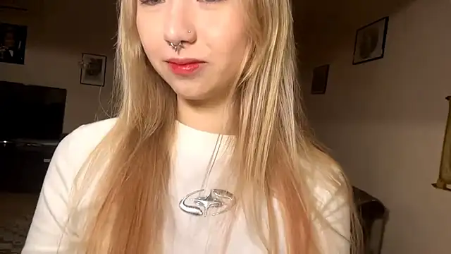 Snapshot of PinkTraible chatting on 03/03/26, 11:49 PinkTraible online show from 03/03/26, 11:49