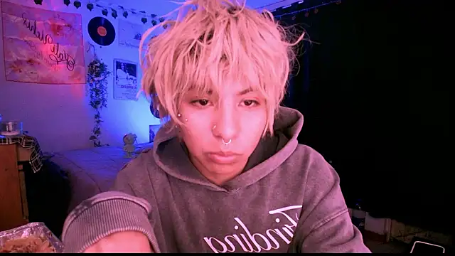 Snapshot of prince_oliverr chatting on 02/22/26, 09:08 prince oliverr online show from 02/22/26, 09:08