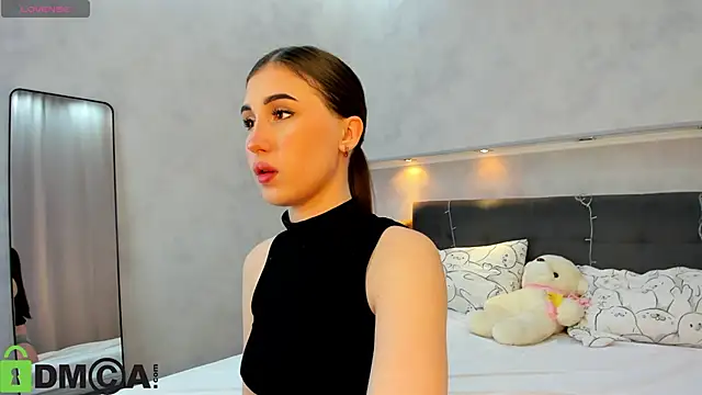 Snapshot of Emily_Lews chatting on 03/03/26, 01:01 Emily Lews online show from 03/03/26, 01:01