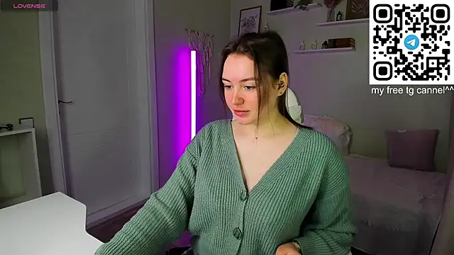 Snapshot of Laura_CollinsS chatting on 05/29/26, 12:30 Laura CollinsS online show from 05/29/26, 12:30