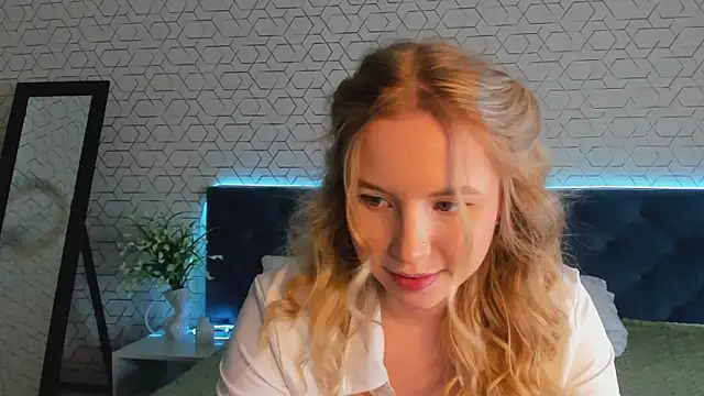 Linda  Bloom online show from 03/26/26, 02:50