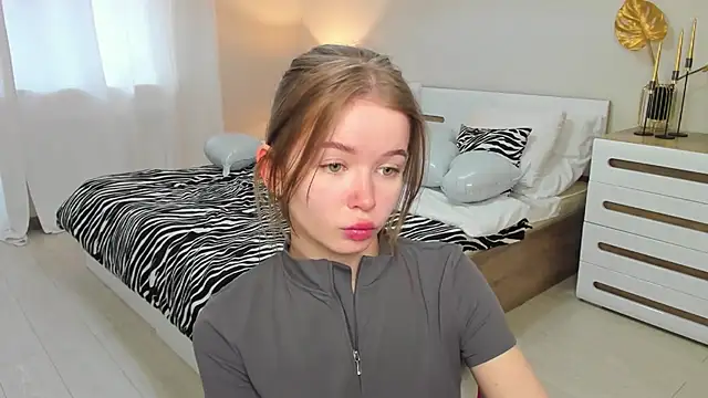 Snapshot of Violetta__Dreams chatting on 02/23/26, 11:40 Violetta Dreams online show from 02/23/26, 11:40