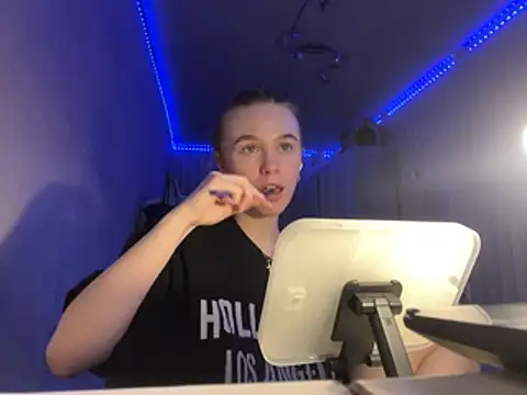 Snapshot of melissashineee chatting on 02/25/26, 11:42 melissashineee online show from 02/25/26, 11:42