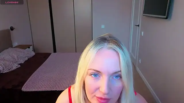 Snapshot of MonikaFoxys chatting on 02/25/26, 04:00 MonikaFoxys online show from 02/25/26, 04:00