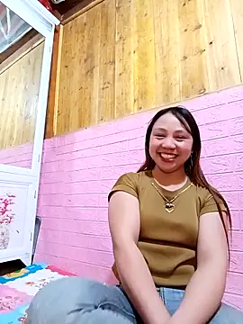 Snapshot of Pretty_girl_2 chatting on 02/16/26, 08:54 Pretty girl 2 online show from 02/16/26, 08:54