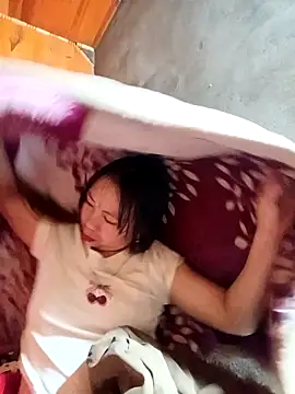 Snapshot of Pretty_girl_2 chatting on 02/28/26, 02:29 Pretty girl 2 online show from 02/28/26, 02:29