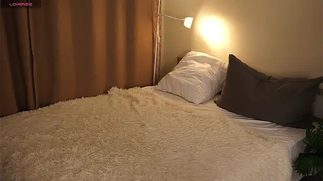 Snapshot of LuannStockbridge chatting on 02/25/26, 05:00 LuannStockbridge online show from 02/25/26, 05:00