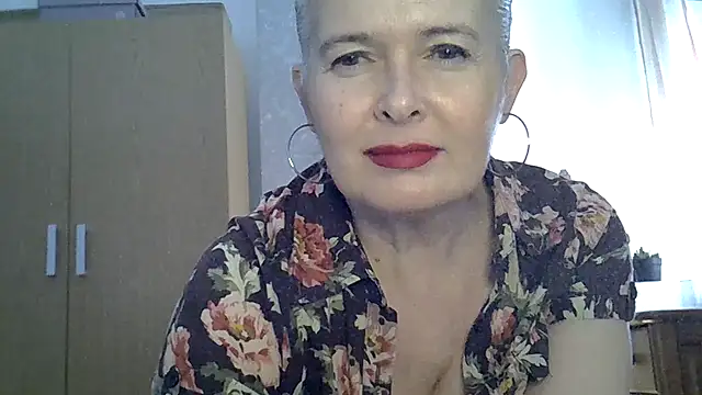Snapshot of Laura-Parker chatting on 04/18/26, 01:48 Laura-Parker online show from 04/18/26, 01:48