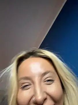 Snapshot of Summerwestt chatting on 02/14/26, 07:21 Summerwestt online show from 02/14/26, 07:21