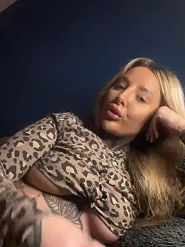 Snapshot of Summerwestt chatting on 03/01/26, 08:33 Summerwestt online show from 03/01/26, 08:33