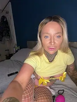 Summerwestt online show from 04/12/26, 03:50