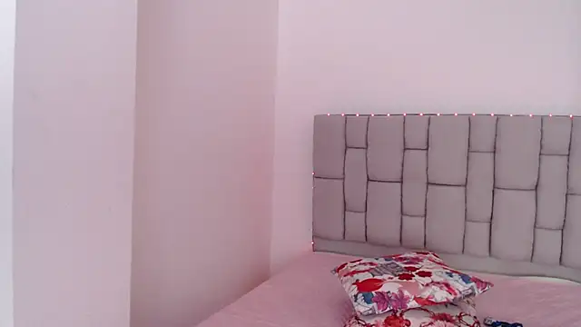 Snapshot of lily_rose1 chatting on 06/20/26, 03:37 lily rose1 online show from 06/20/26, 03:37