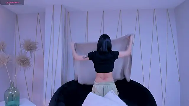 CarolineEvans x online show from 03/20/26, 05:23