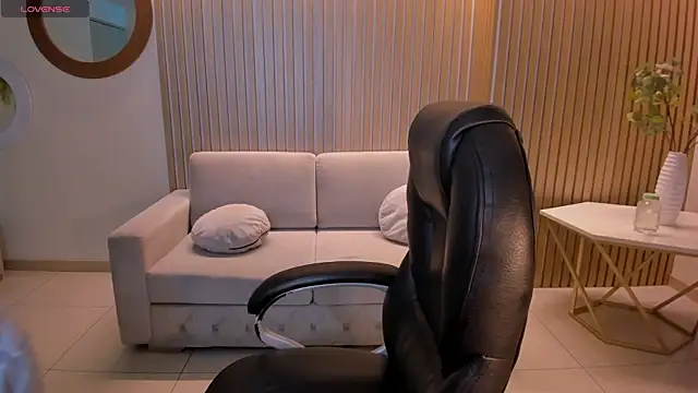 CarolineEvans x online show from 03/30/26, 04:57