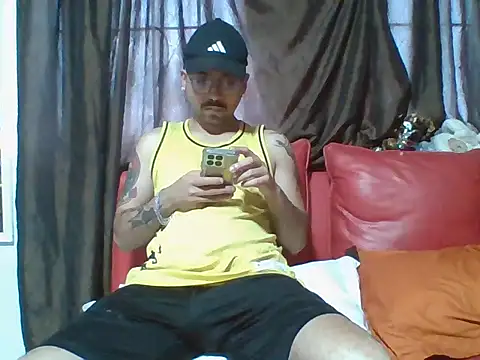 Snapshot of Karamel444 chatting on 03/02/26, 11:33 Karamel444 online show from 03/02/26, 11:33