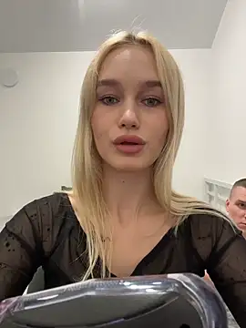 Kristina Maks online show from 04/03/26, 05:55