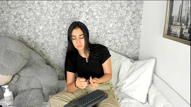 Anika H online show from 05/02/26, 01:05
