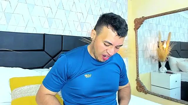 Snapshot of AronGarcia chatting on 02/21/26, 12:06 AronGarcia online show from 02/21/26, 12:06