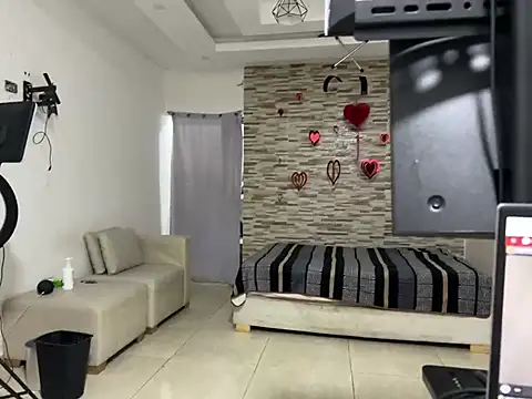 kinkyhousexxxx online show from 02/18/26, 11:33