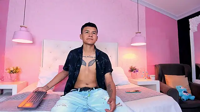 Snapshot of TylerGandi chatting on 02/26/26, 08:08 TylerGandi online show from 02/26/26, 08:08