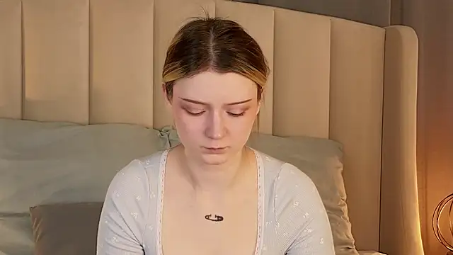 AlyssFrost online show from 05/05/26, 02:19