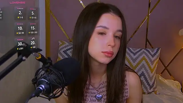 Snapshot of LanaLedger chatting on 02/17/26, 11:07 LanaLedger online show from 02/17/26, 11:07