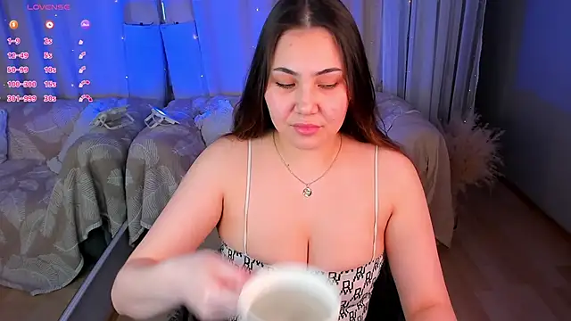 Snapshot of Lina_Loon chatting on 03/02/26, 04:47 Lina Loon online show from 03/02/26, 04:47