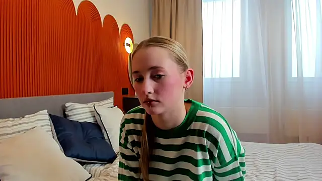 Snapshot of TraceeRebollar chatting on 02/27/26, 01:00 TraceeRebollar online show from 02/27/26, 01:00