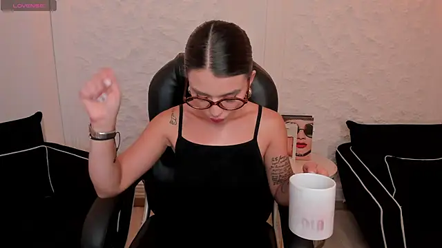 JulietteMoreau online show from 05/13/26, 08:27