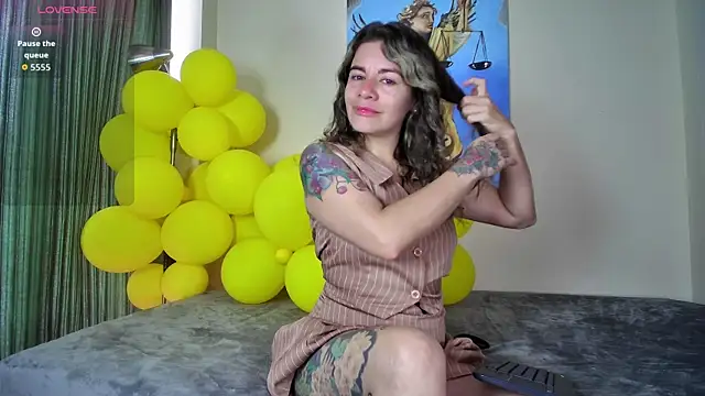 oriana thomson01 online show from 05/20/26, 04:02