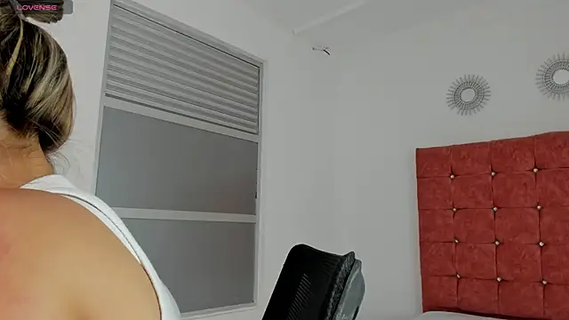 Snapshot of your_whore_Salome chatting on 05/15/26, 08:27 your whore Salome online show from 05/15/26, 08:27