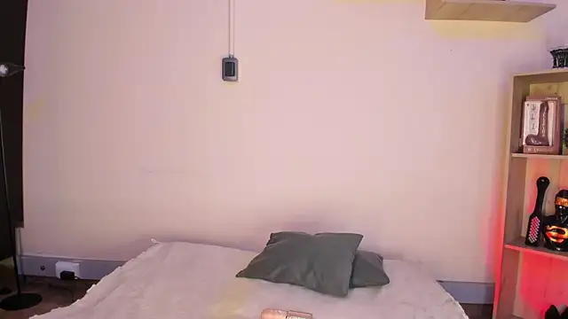 Tylla   online show from 03/31/26, 05:19