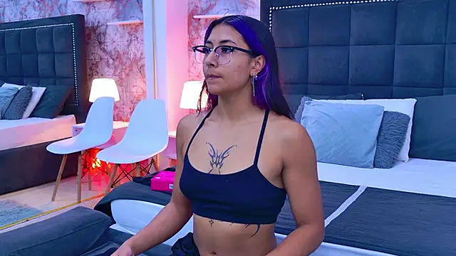 Raven Gloomy online show from 04/15/26, 12:45