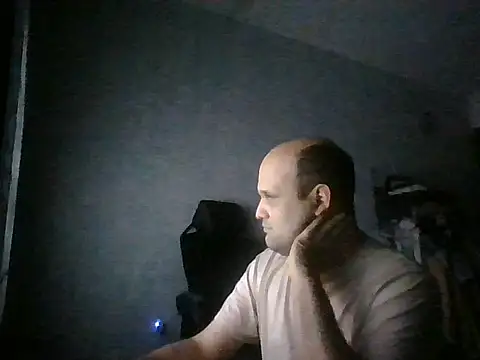 Snapshot of Heavy_Rebellx chatting on 02/17/26, 06:10 Heavy Rebellx online show from 02/17/26, 06:10