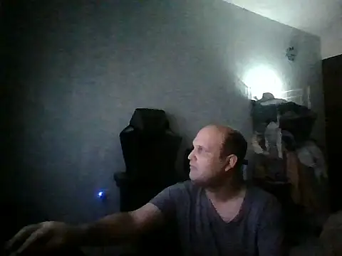 Snapshot of Heavy_Rebellx chatting on 02/20/26, 07:43 Heavy Rebellx online show from 02/20/26, 07:43