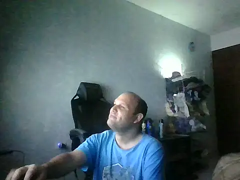 Snapshot of Heavy_Rebellx chatting on 02/22/26, 04:02 Heavy Rebellx online show from 02/22/26, 04:02