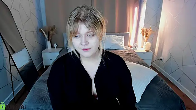 Snapshot of luna_c0ra chatting on 02/27/26, 01:05 luna c0ra online show from 02/27/26, 01:05